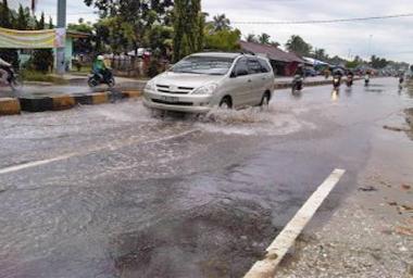 Banjir Rendam Sejumalah Ruas Jalan di Pekanbaru